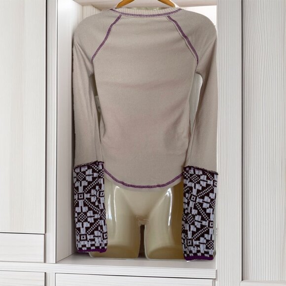 FREE PEOPLE SHE'S REVERSIBLE CUFF w/ CONTRASTING PATTERN Long Sleeve - Picture 5 of 8